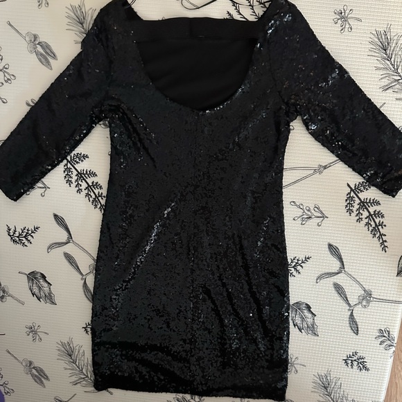 Black sequin dress, Smart Set, size small - Picture 4 of 4